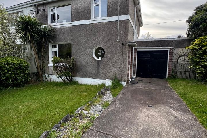 Hillside, 8 Lake Lawn, Ballinlough, Co. Cork