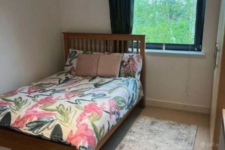 Enniskerry Road, Dublin 18