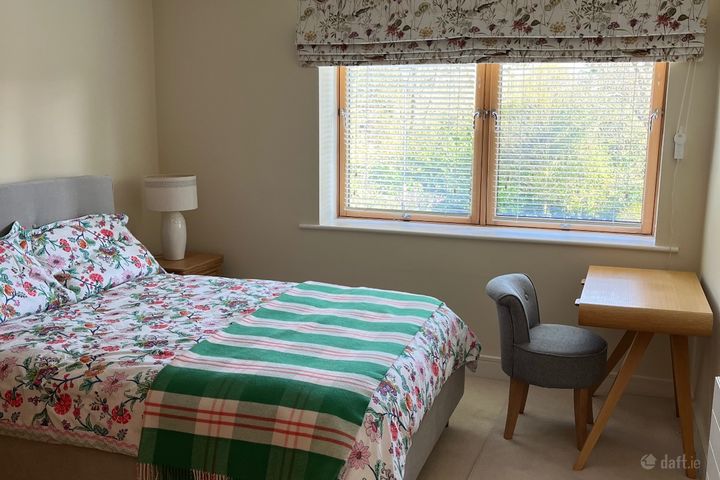 Castleknock Village Dublin 15, Strawberry Beds, Dublin 15