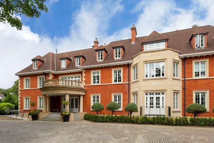 20 Hollybrook, Brighton Road, Foxrock, Dublin 18, D18CF75
