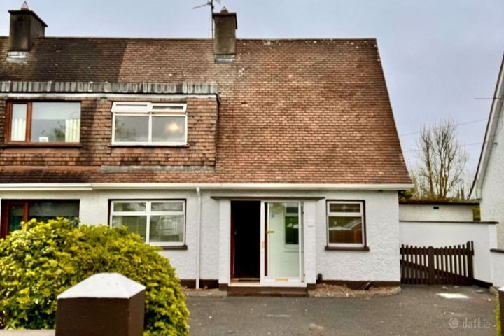 27 Altown, Garrycastle, Athlone, Co. Westmeath