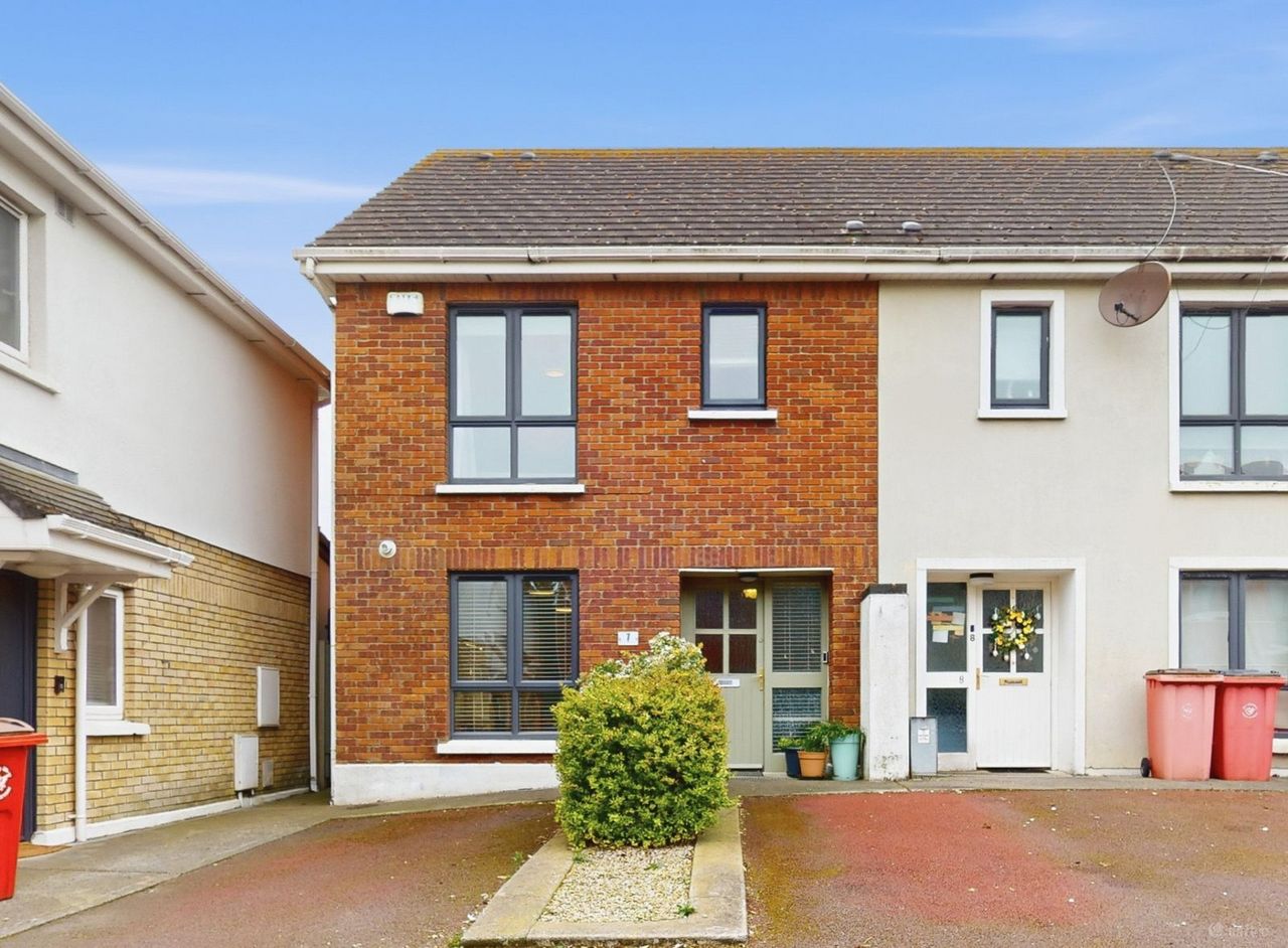 7 Hoey Close, Clongriffin, Dublin 13 - End-of-terrace house