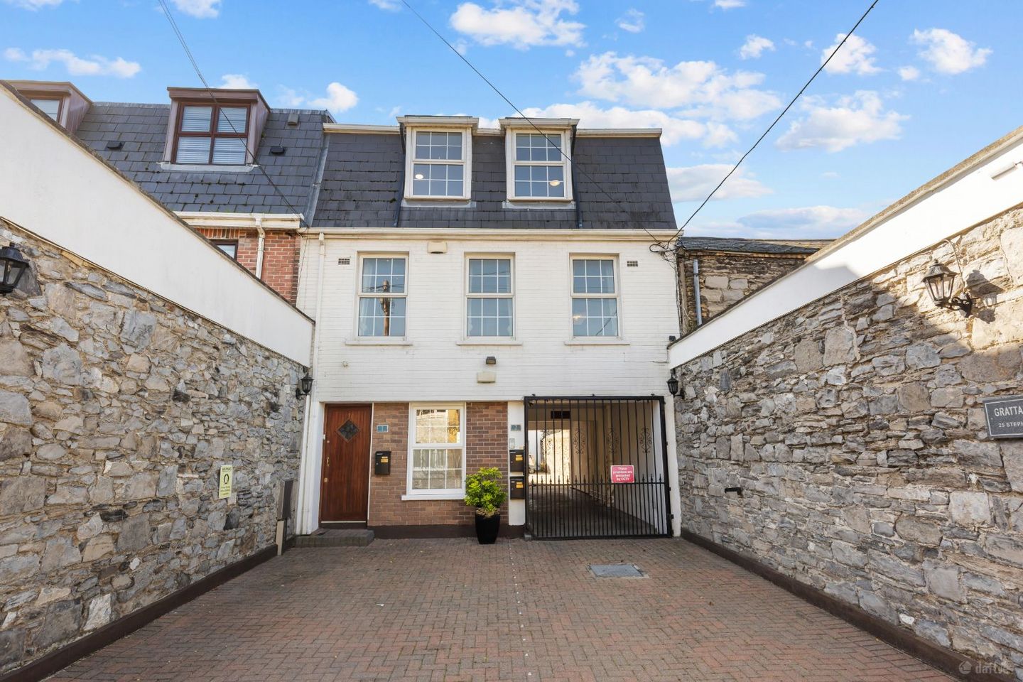 1 Grattan Mews, 25 Stephen's Lane, Dublin 2, D02PW64