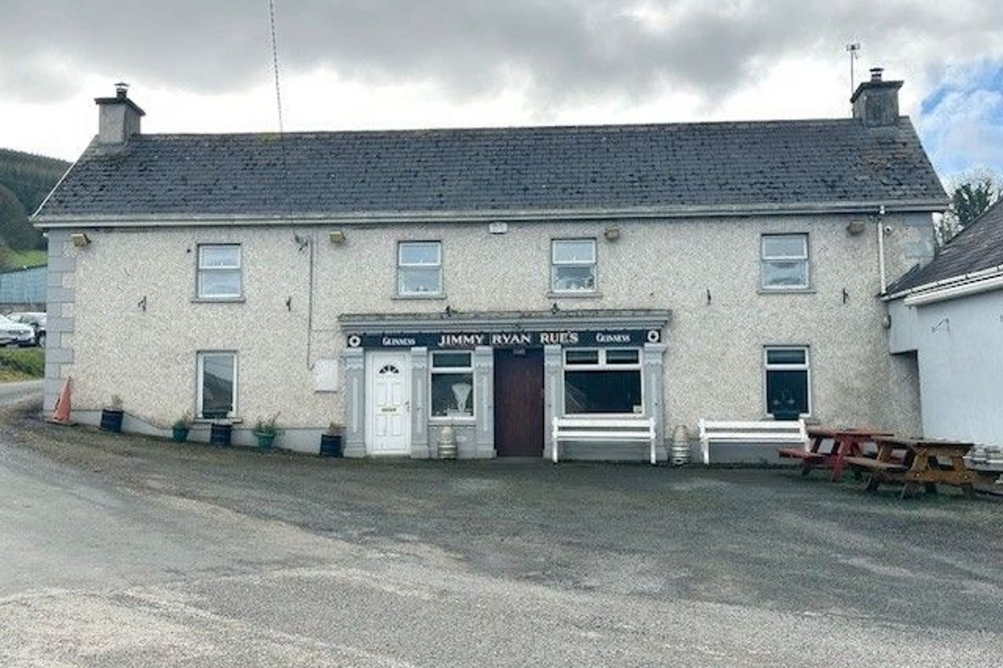 Hollyford Inn, Hollyford, Thurles, Co. Tipperary, E34EY72