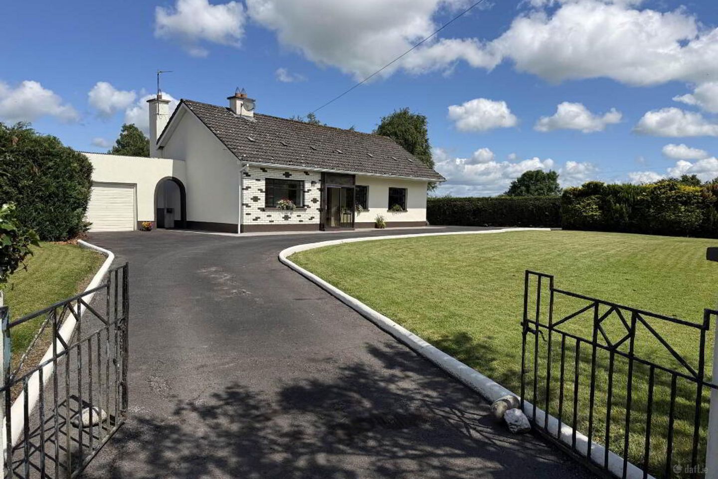 Coole, Toomevara, Nenagh, Co. Tipperary, E45Y880