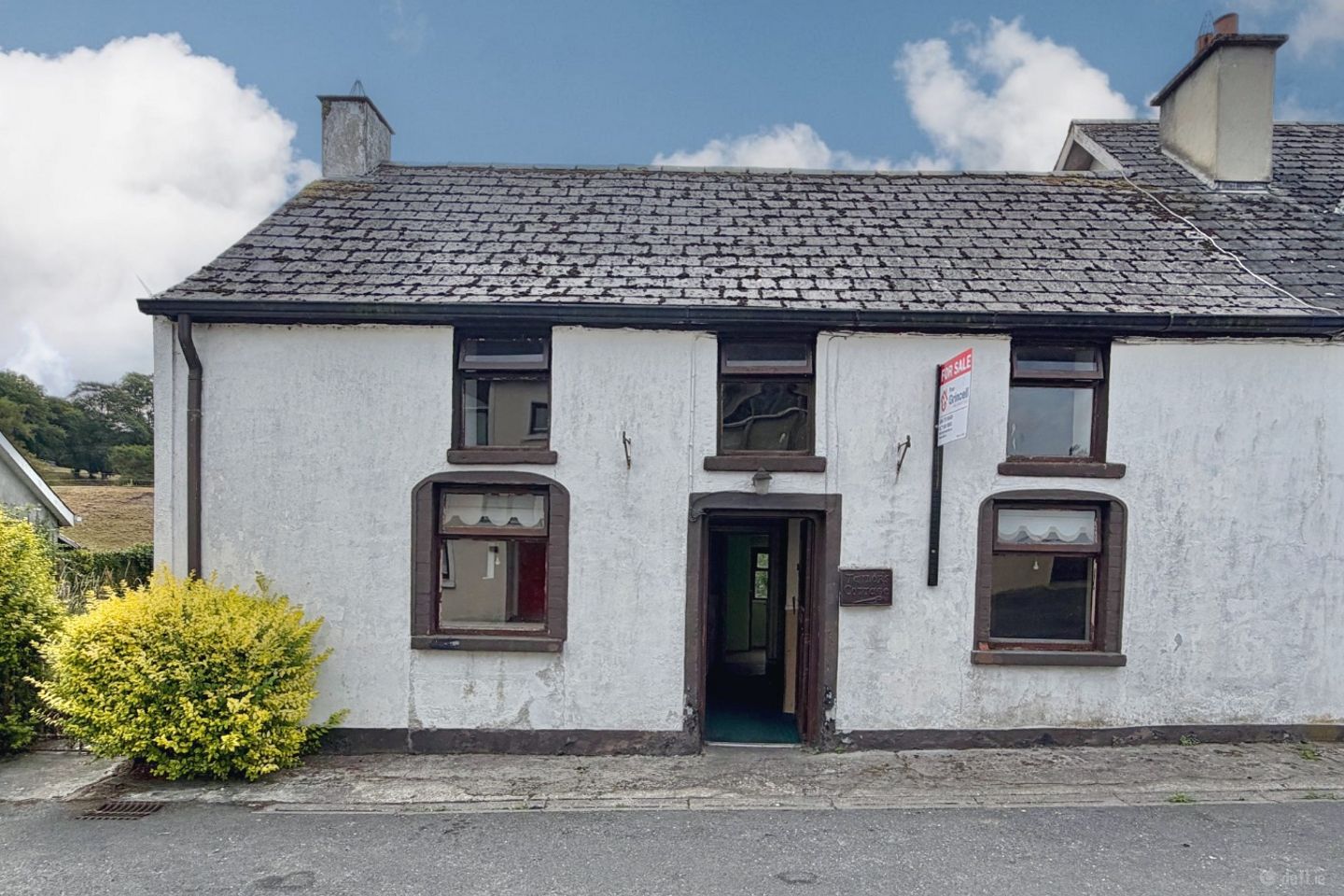 Tailors Cottage, Hotel Street, Tinnahinch, Graiguenamanagh, Co. Carlow, R95W0F1