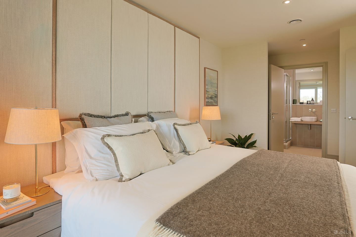 2 Bedroom First Floor Apartment, Shore Club, Shore Club, Beach Road, Dublin 4