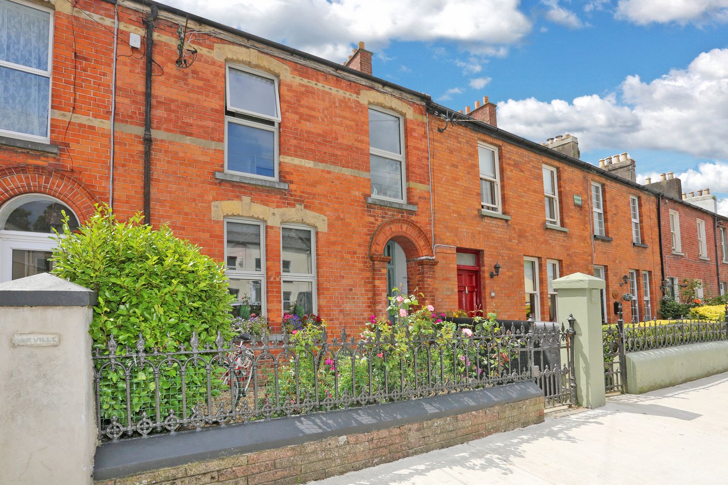 1 Oakville Terrace, New Street, Limerick City, Co. Limerick, V94Y5PE