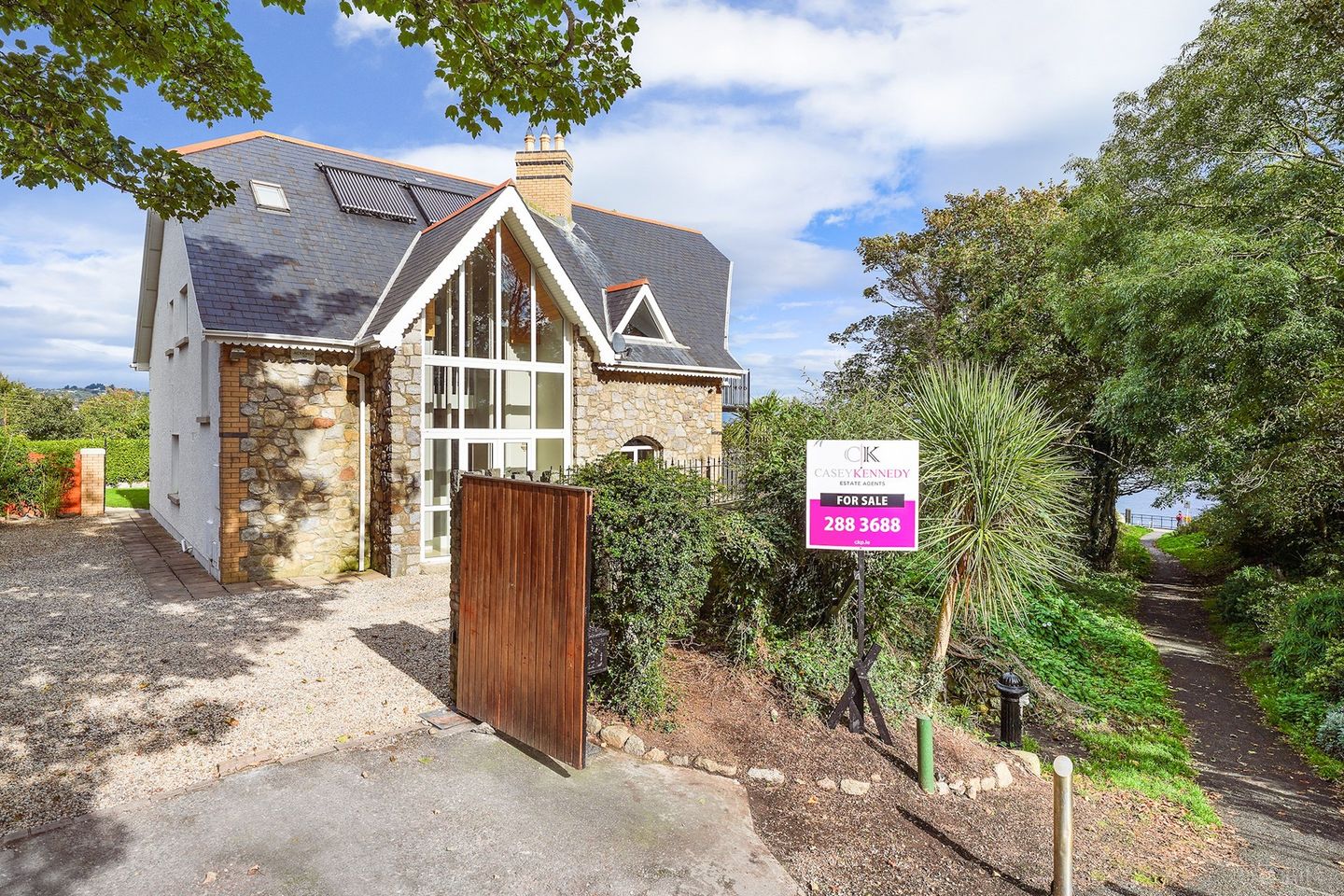 Findore, Corbawn Lane, Shankill, Dublin 18, D18F5C3