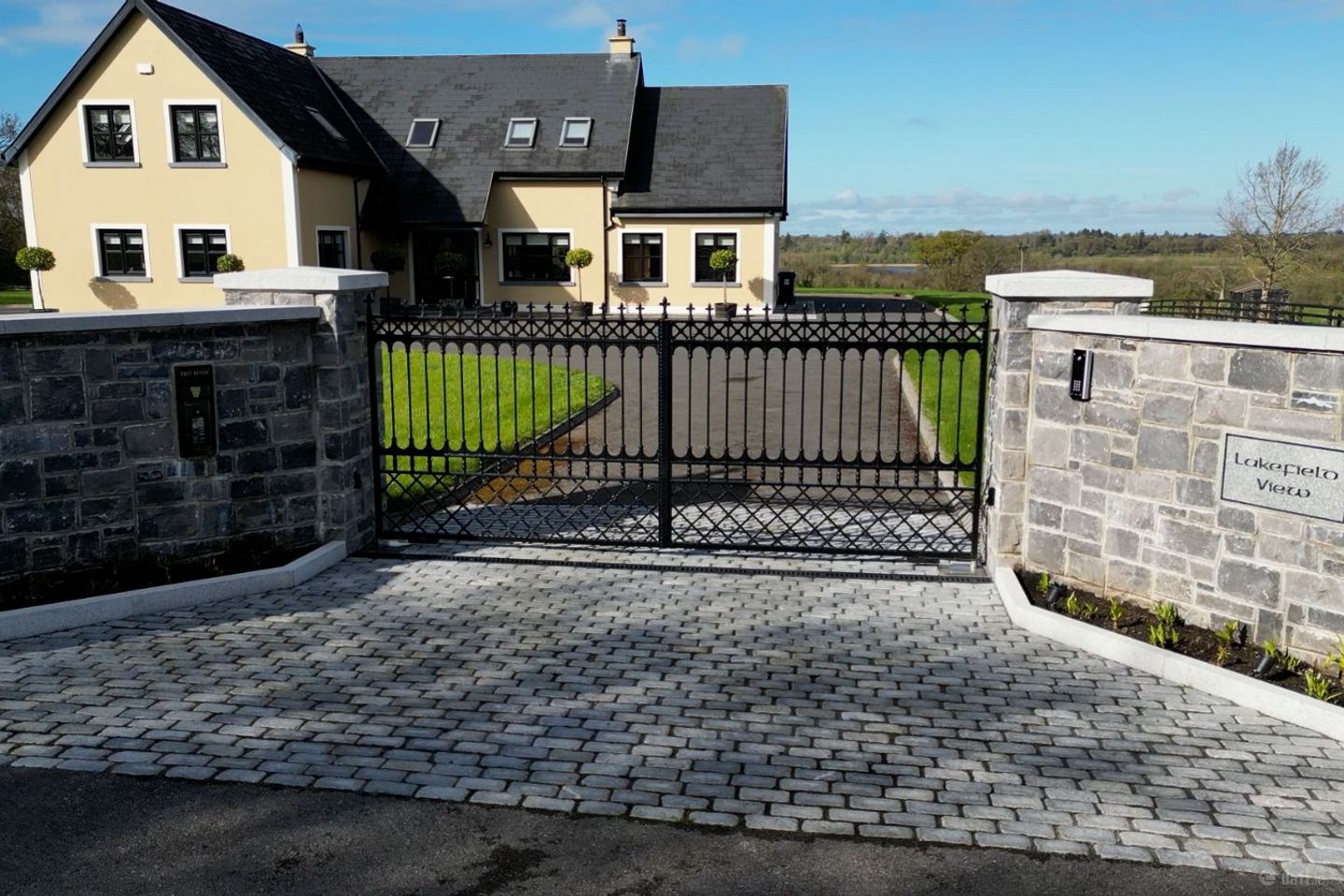 Lakeview House. Breanross North, Mohill, Gortletteragh, Co. Leitrim, N41W897