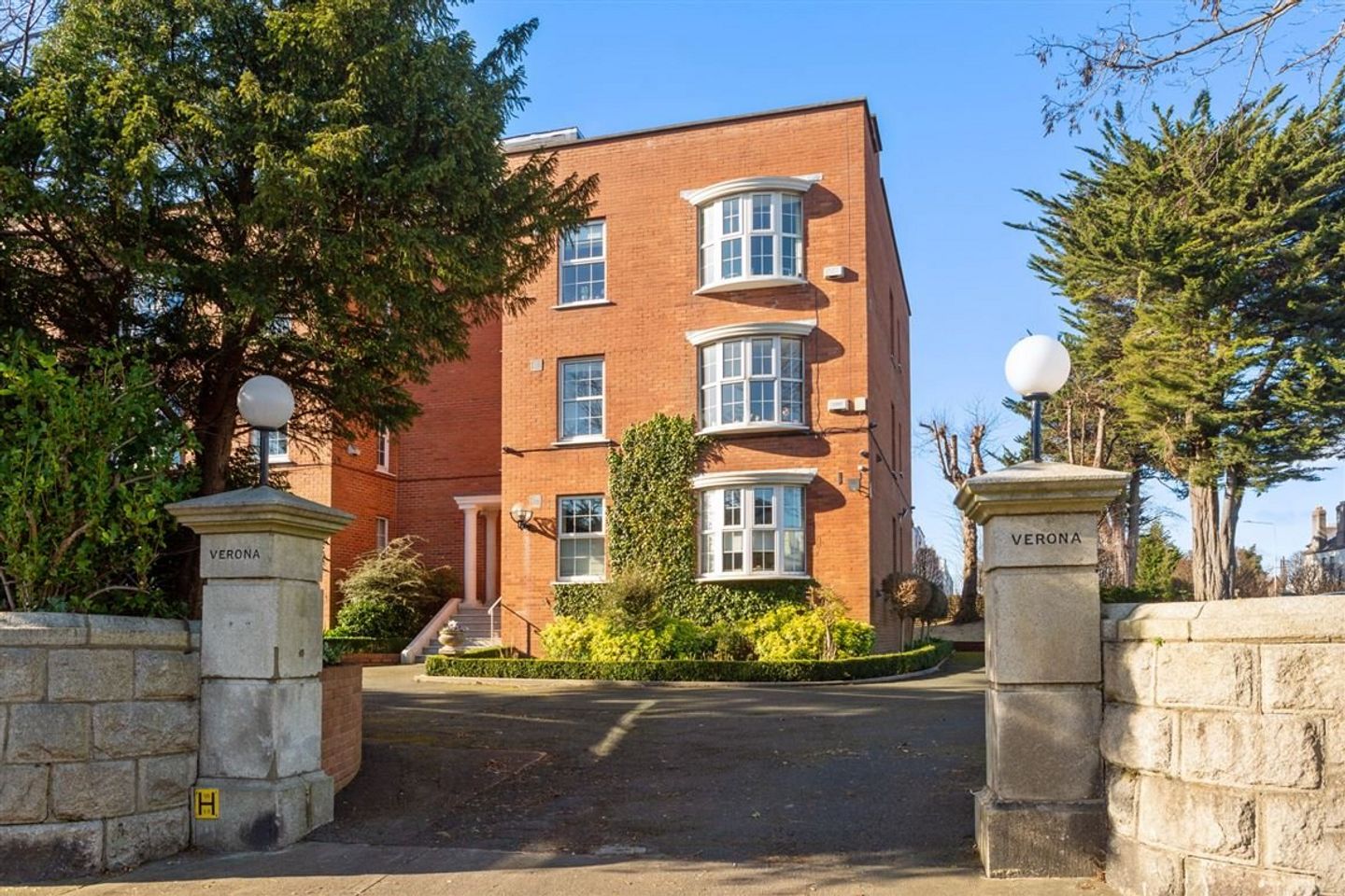 14 Verona, Queens Park, Monkstown, Co. Dublin, A94A462