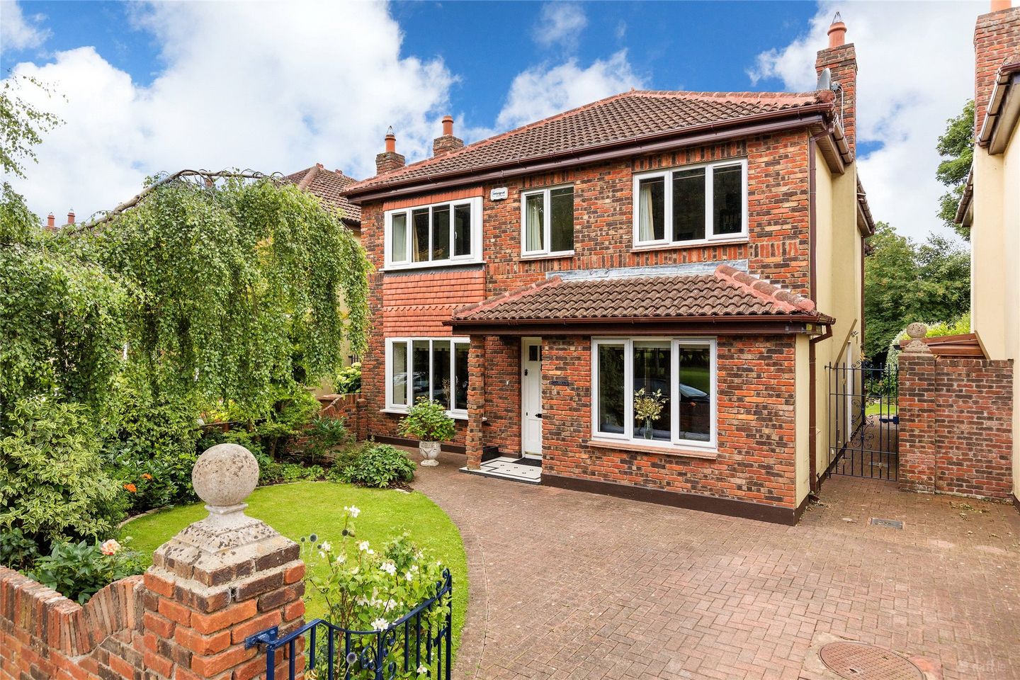 8 Chesterfield Park, Castleknock, Dublin 15, D15AX8X