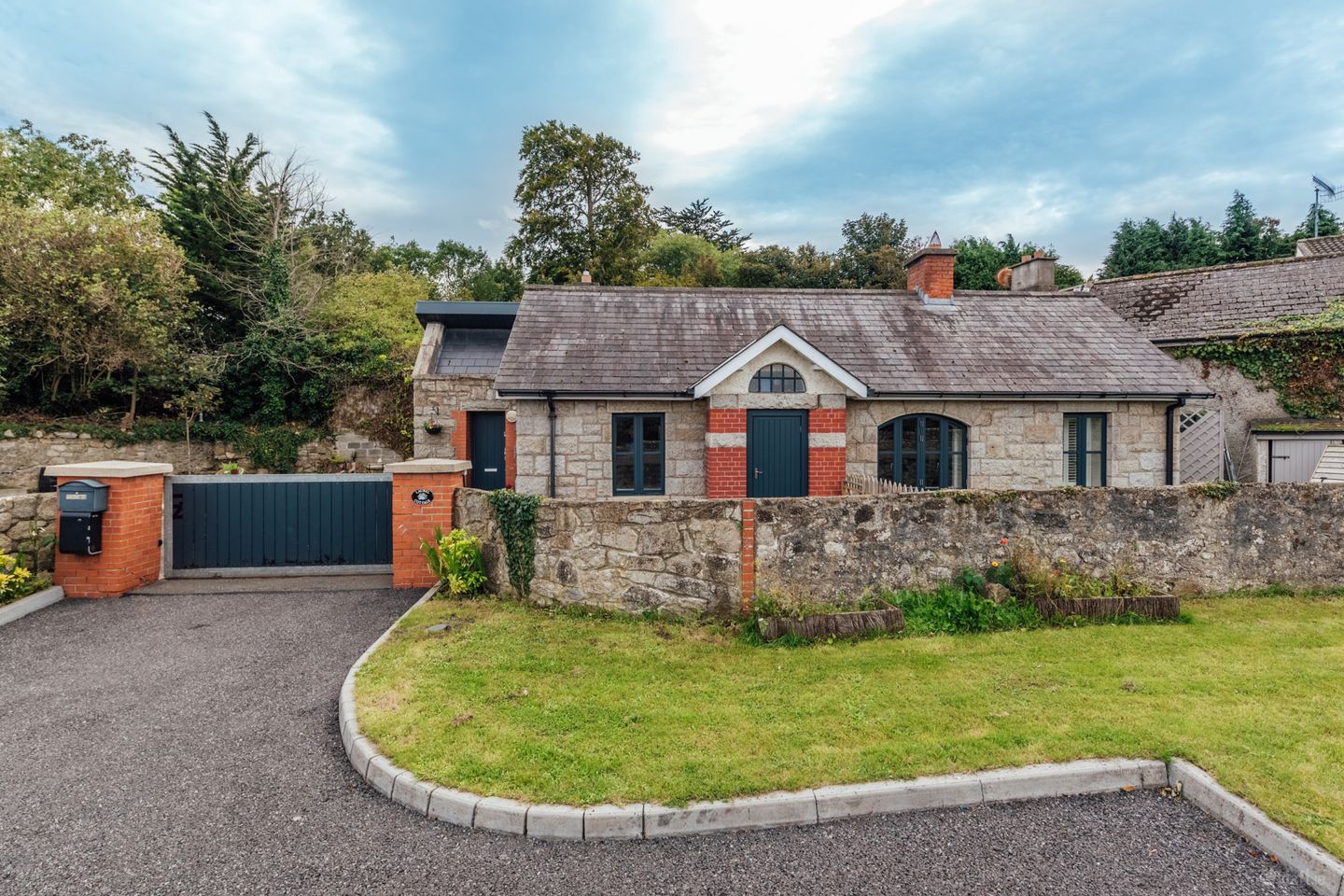 Laurel Cottage, Stocking Lane, Rathfarnham, Dublin 16, D16F596
