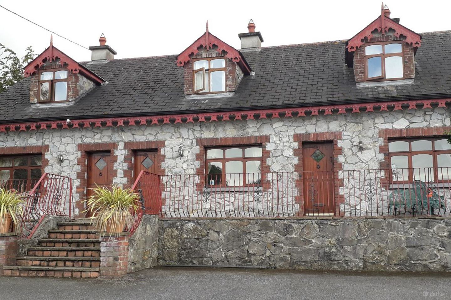 3 Castle Gardens, Townparks, Cahir, Co. Tipperary