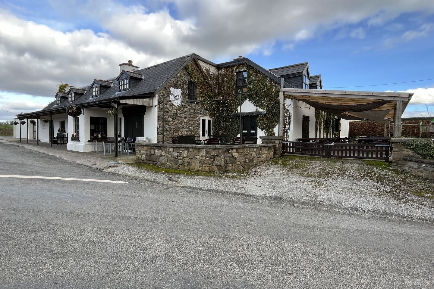 'The Piper's Inn', Ogonnelloe, Killaloe, Co. Clare, V94N8N1