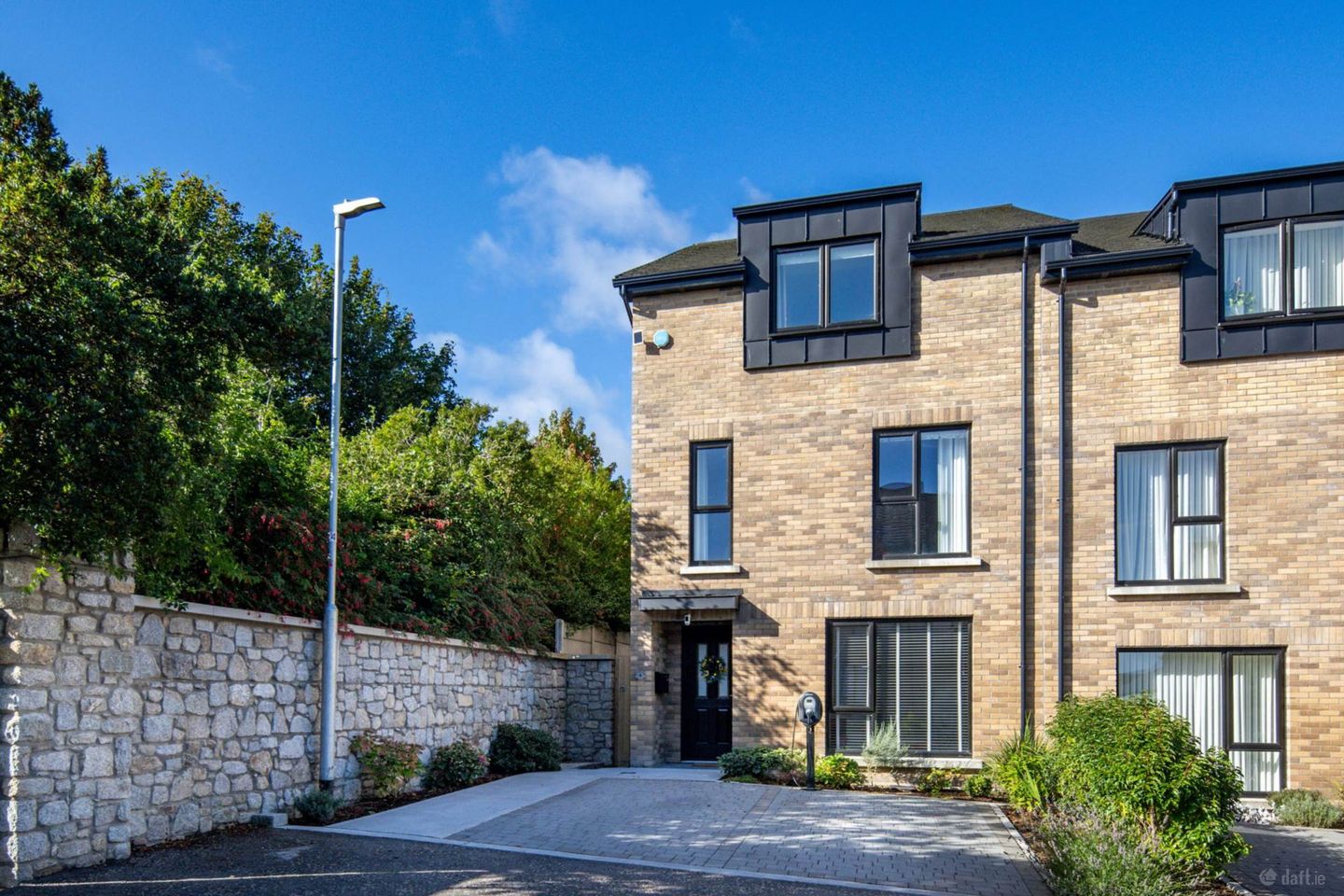 8 Dún Óir Court, Kilternan, Dublin 18, Co. Dublin, D18KD3A