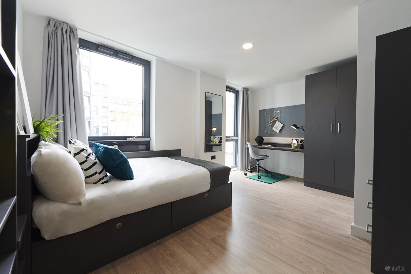Platinum Ensuite Disability Access- 51 & 41 weeks, Beckett House, 123 Summerhill, Dublin 1
