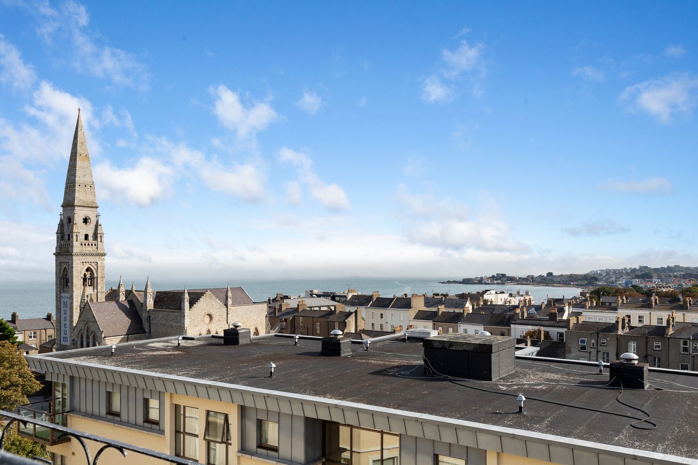 27 Century Court, George's Street Upper