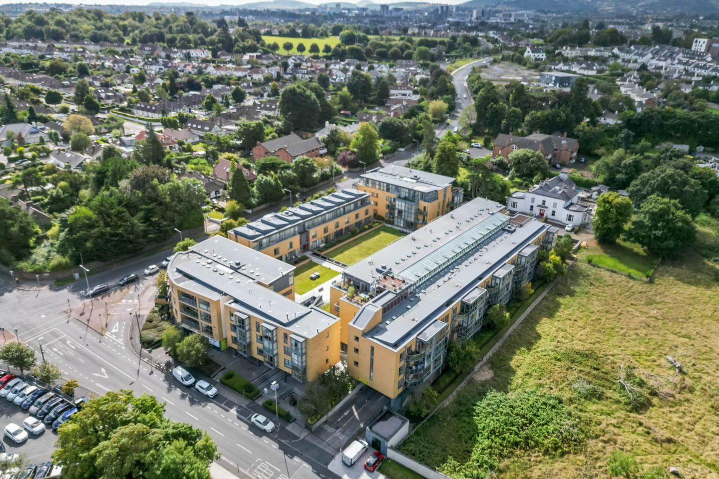 82 The Atrium, Roebuck Hill Apartments, Clonskeagh, Dublin 14, Co. Dublin, D14V210