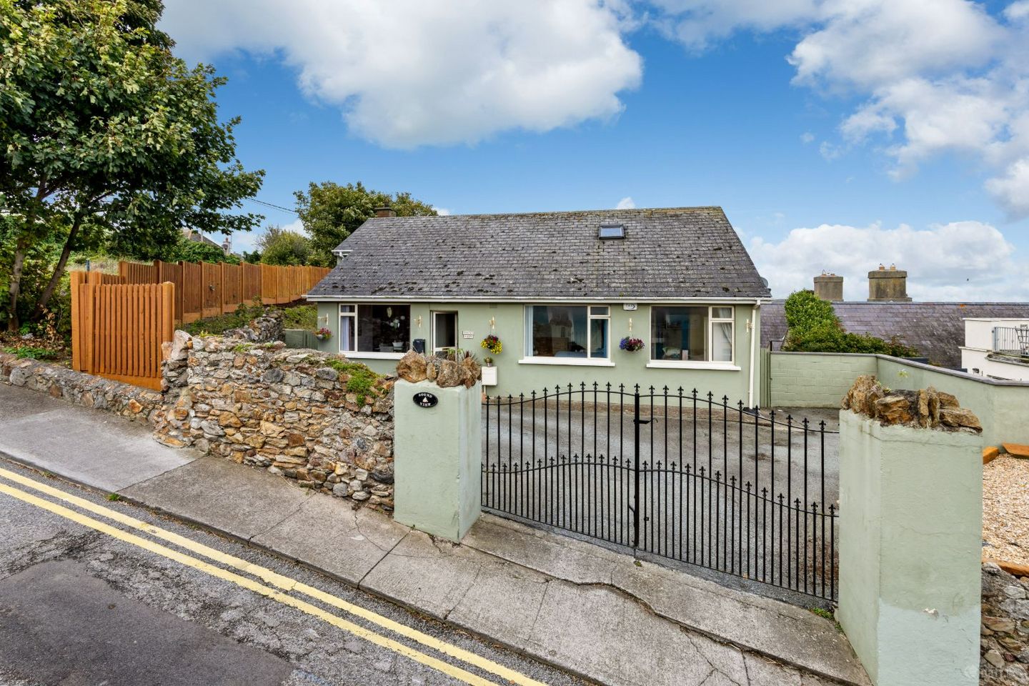 Sound View, Tuckett's Lane, Howth, Dublin 13, D13AX99
