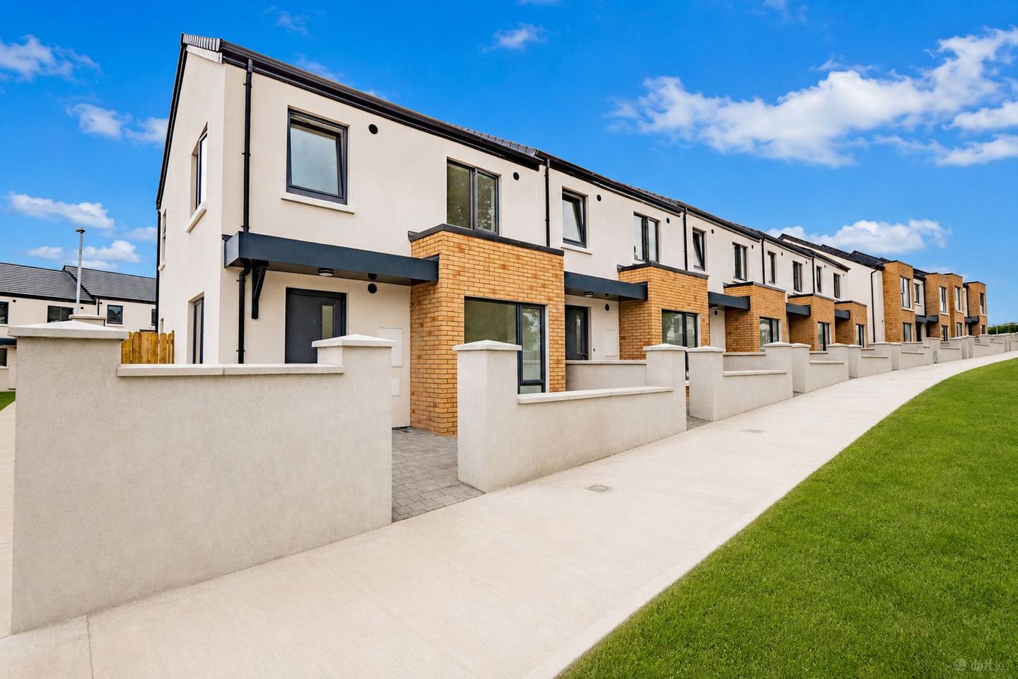 White Linen Avenue, Longford Town, Co. Longford