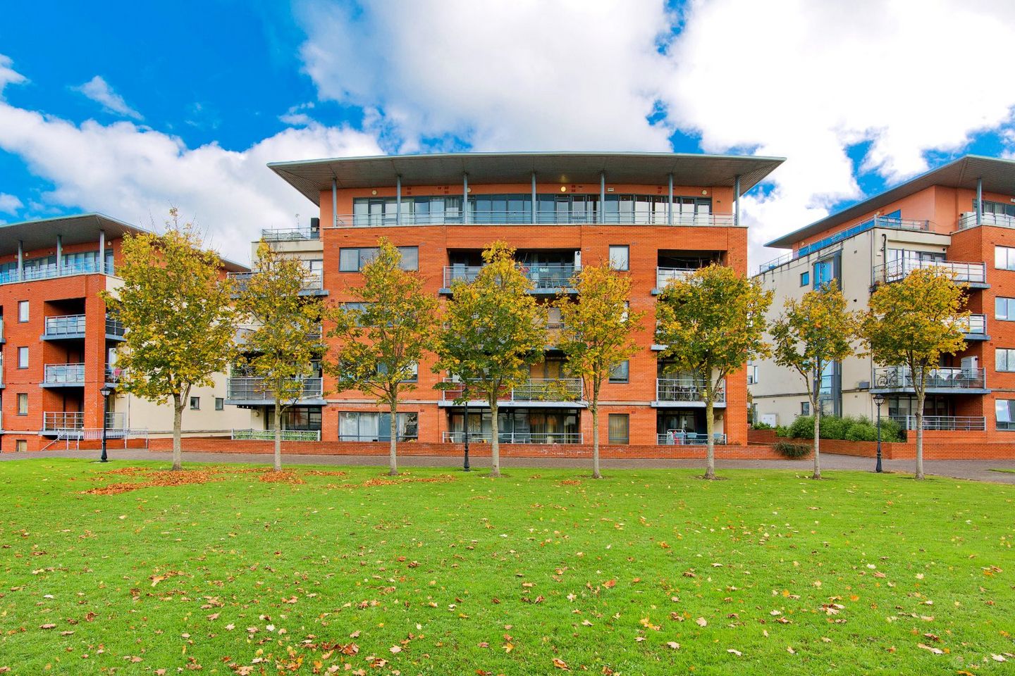 136 The Oval, Tullyvale, Cabinteely, Dublin 18, D18WT21