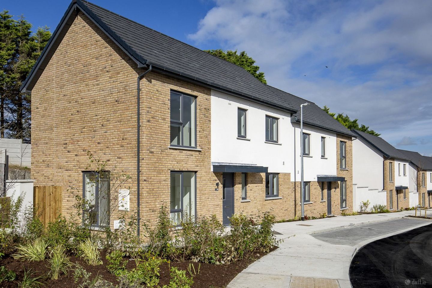 3 Bedroom Detached House, Slí na hAbhann, Ballymoneen, Co. Galway