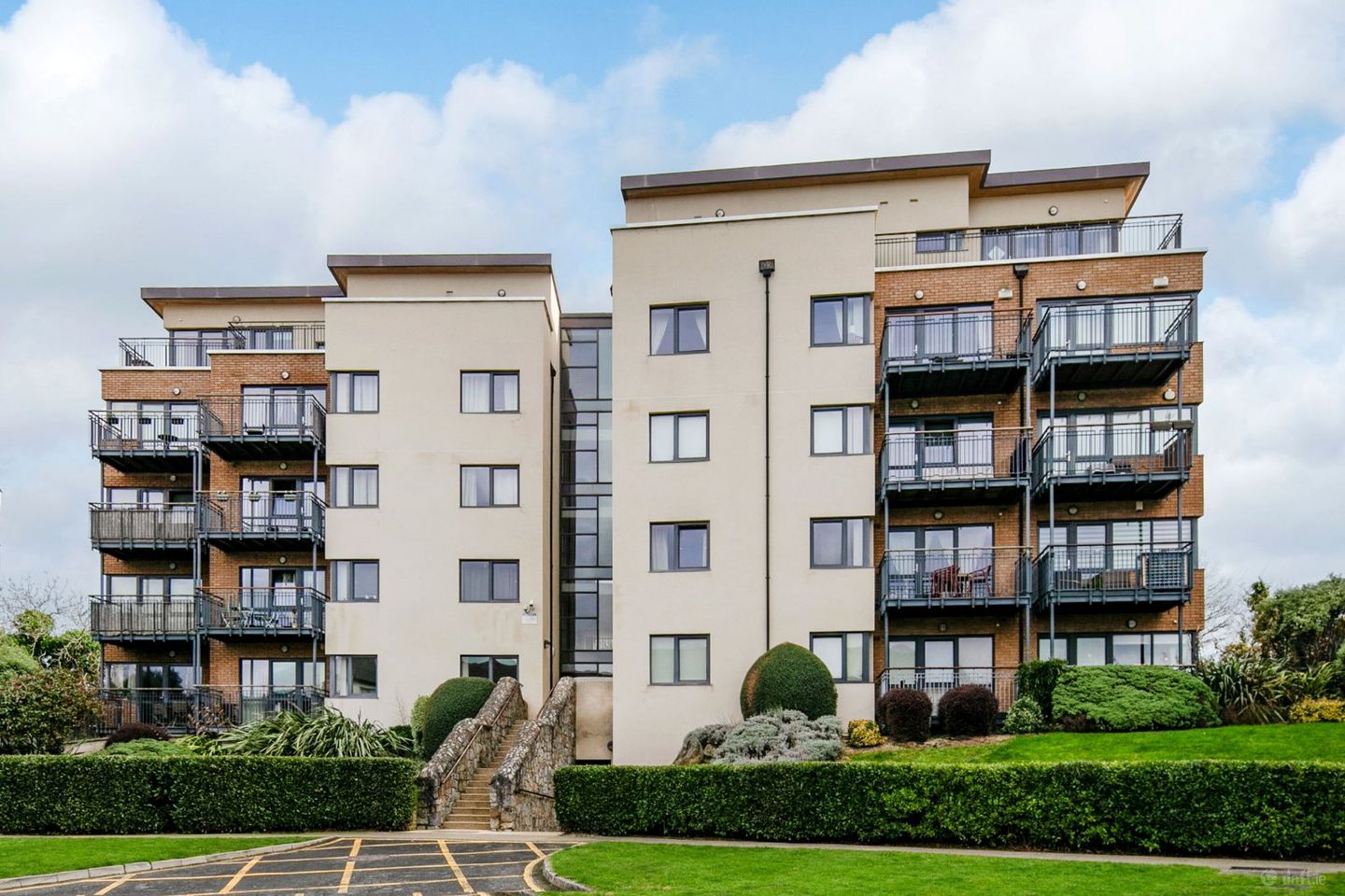 29 The Crescent, Carrickmines, Dublin 18, D18C566