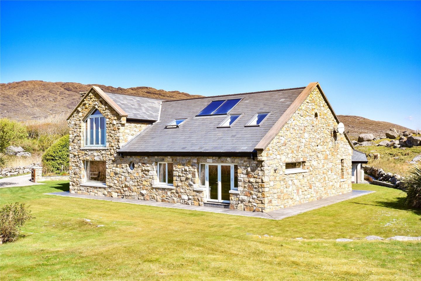 Whale Harbour Cottage, Ervallagh, Roundstone, Co. Galway, H91FN3A