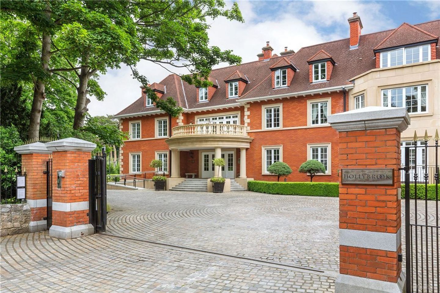 Apartment 12, Hollybrook, Brighton Road, Foxrock, Dublin 18, D18WR94