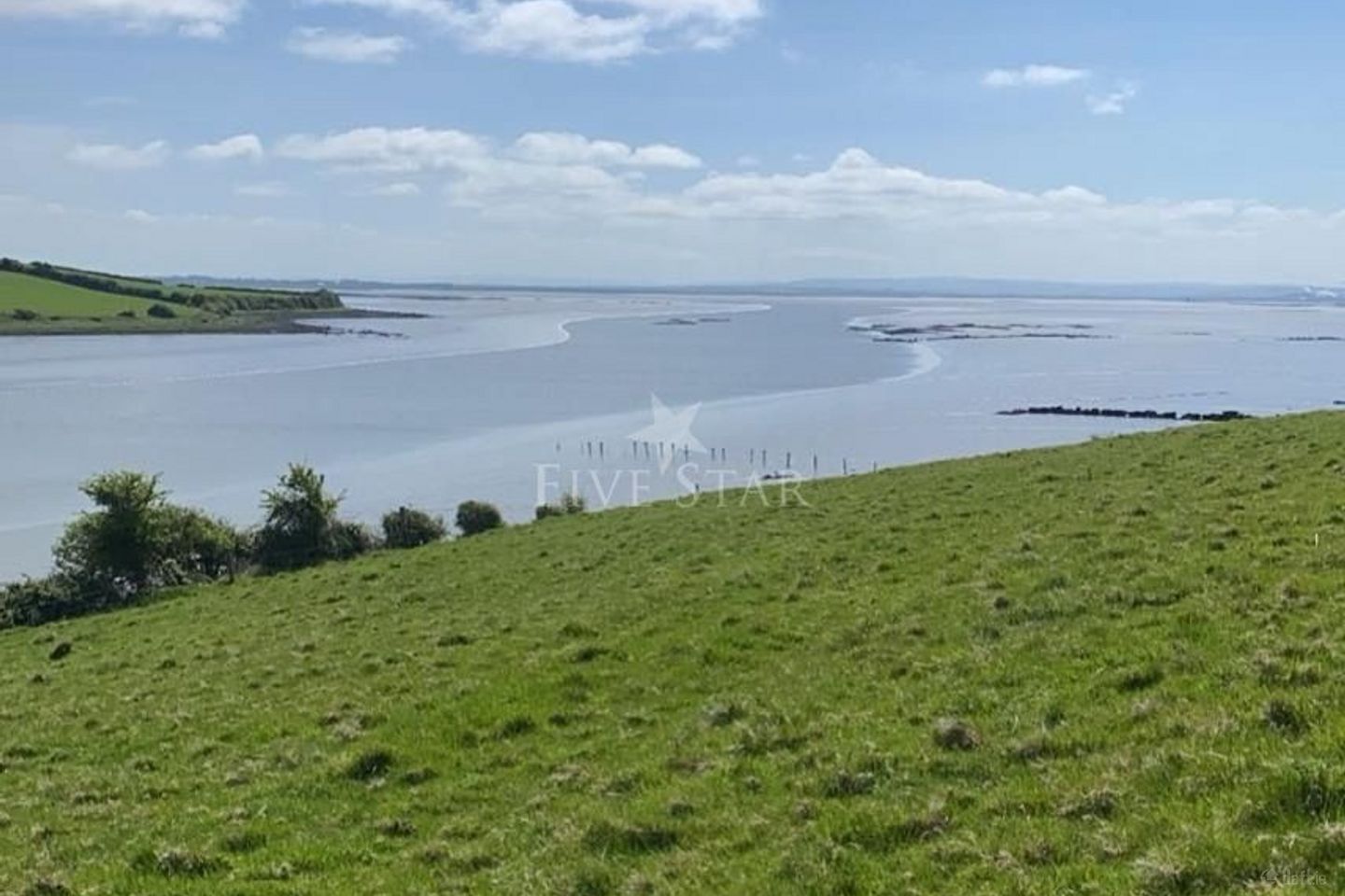 Island Cottage Shannon Airport, Inishmacnaghtan, Shannon Airport, Newmarket on Fergus, Co. Clare