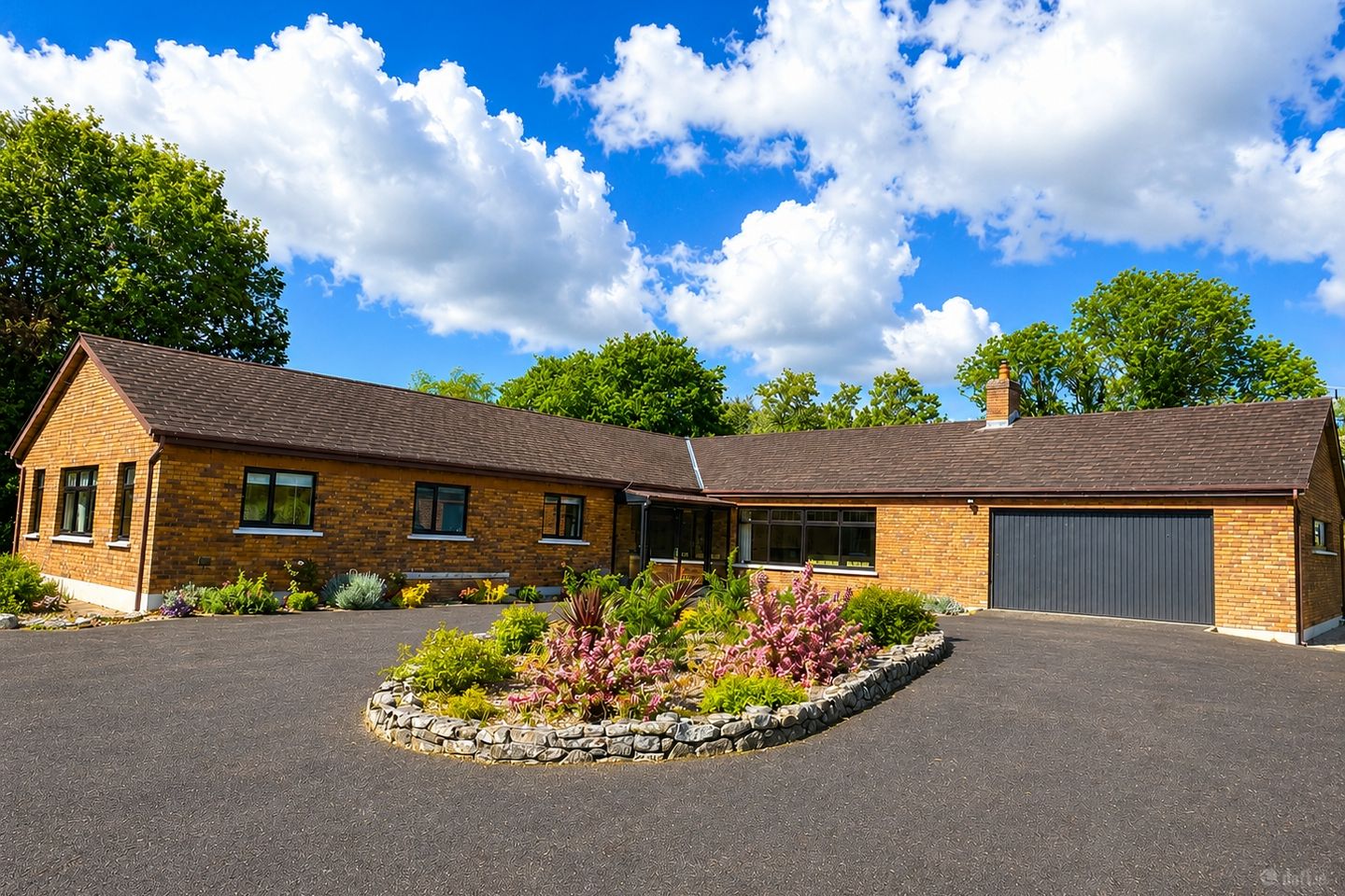 Saint Mullins Road, Tinnahinch, Graiguenamanagh, Co. Carlow, R95W1C5