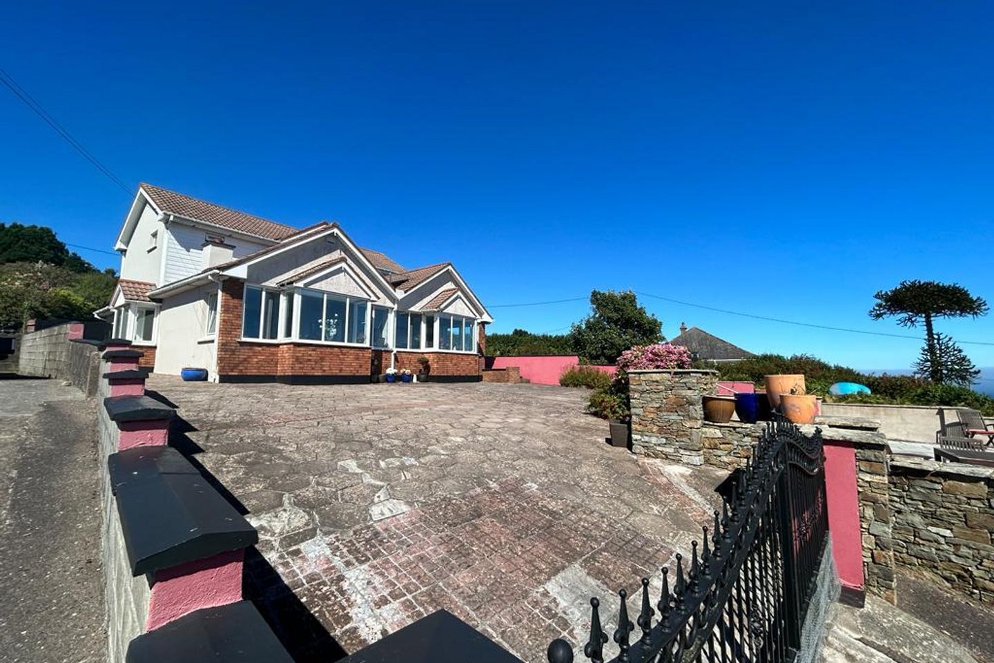 Two Red Roof, Coast Road, Fountainstown, Co. Cork, P43W822