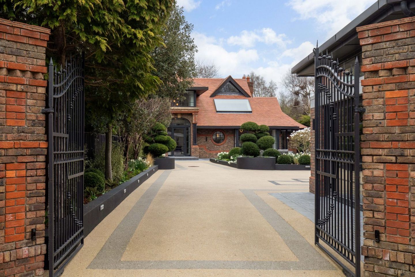 Rosbarnagh, Claremont Road, Foxrock, Dublin 18, D18E5W5