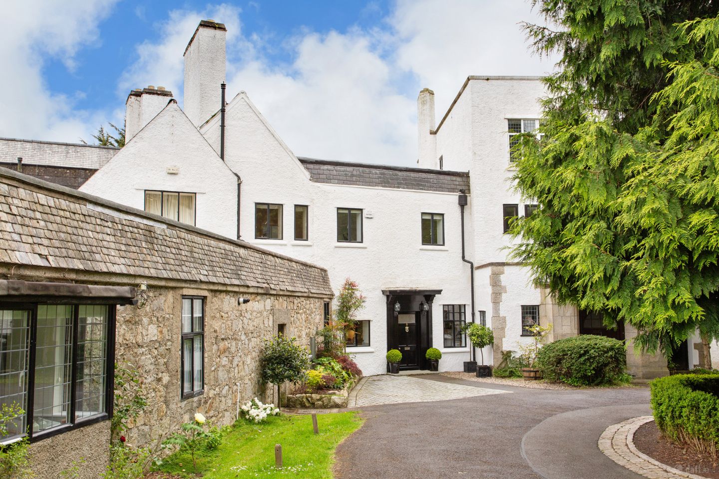 3 Kilteragh Pines, Westminster Road, Foxrock, Dublin 18, D18H702