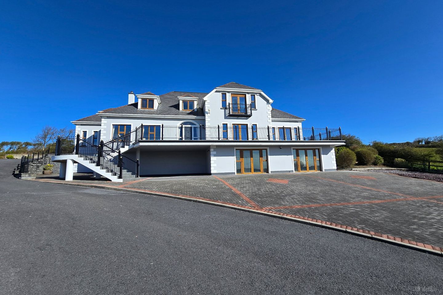 Lakil House, Kilaspuglinane, Lahinch, Co. Clare, V95H928