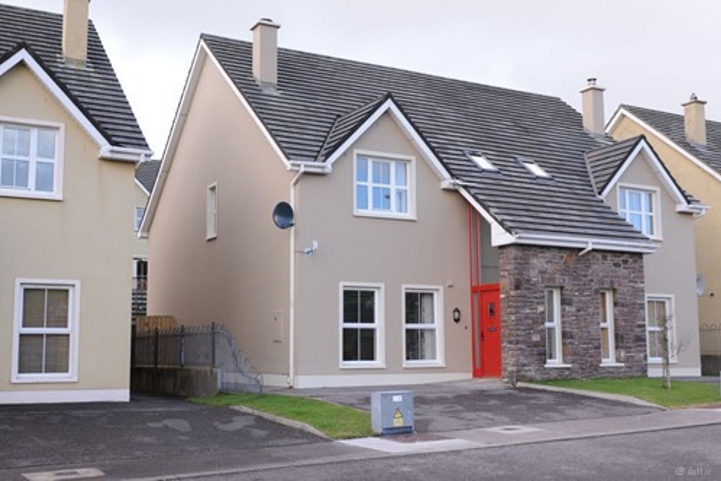 4 Cois Chnoic, Monacappa, Dingle, Co. Kerry