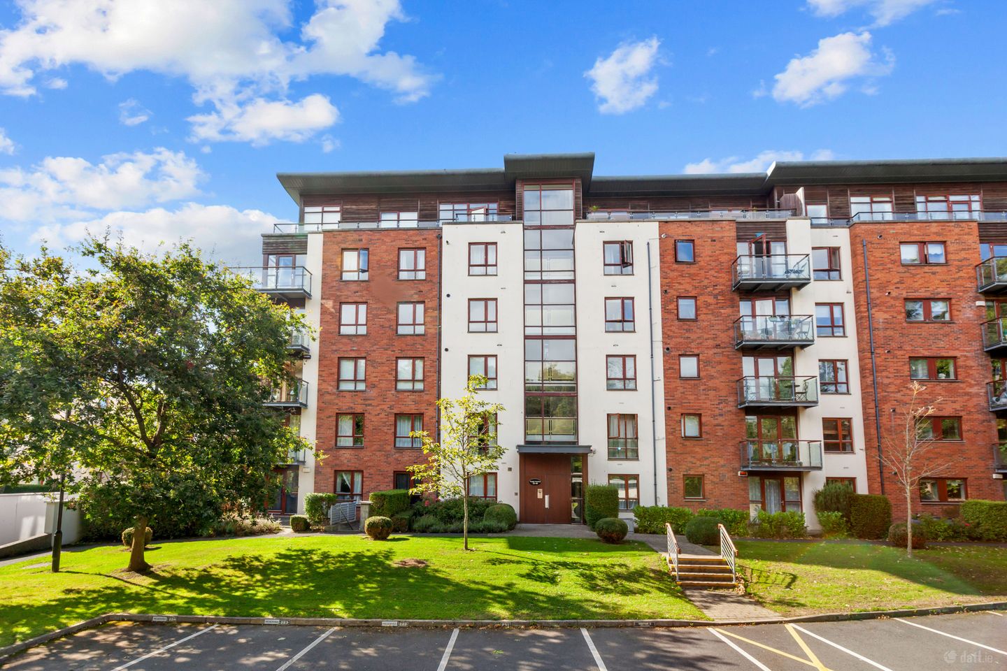 37 Temple Gardens, Northwood, Santry, Dublin 9, D09N8E2
