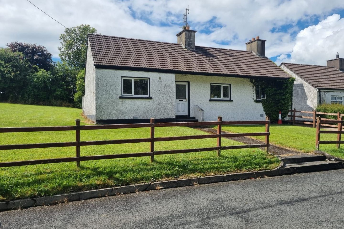 8 Oriel Park, Emyvale, Co. Monaghan, H18DK10