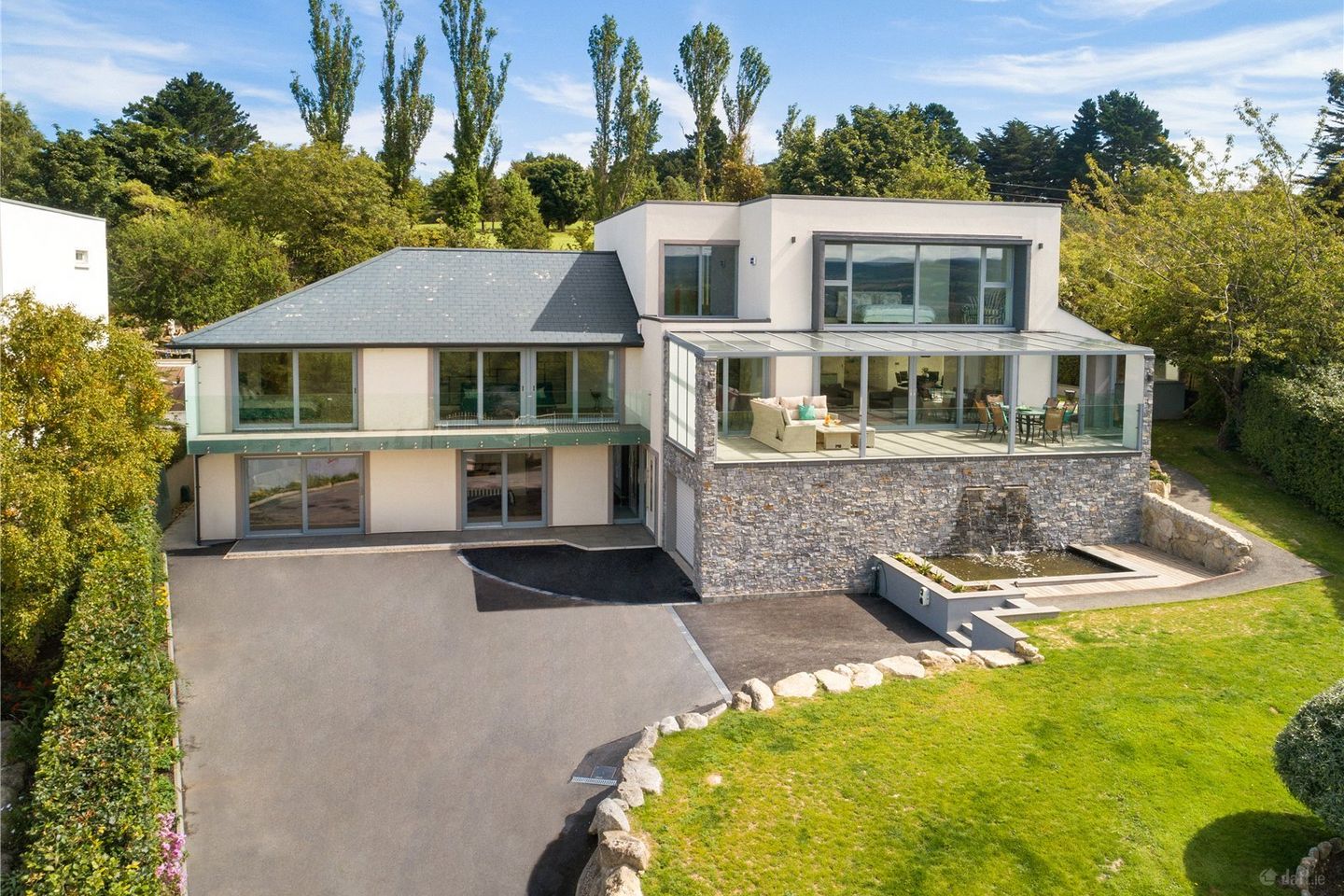 Sarrett, Violet Hill, Church Road A96 DW44, Killiney, Co. Dublin