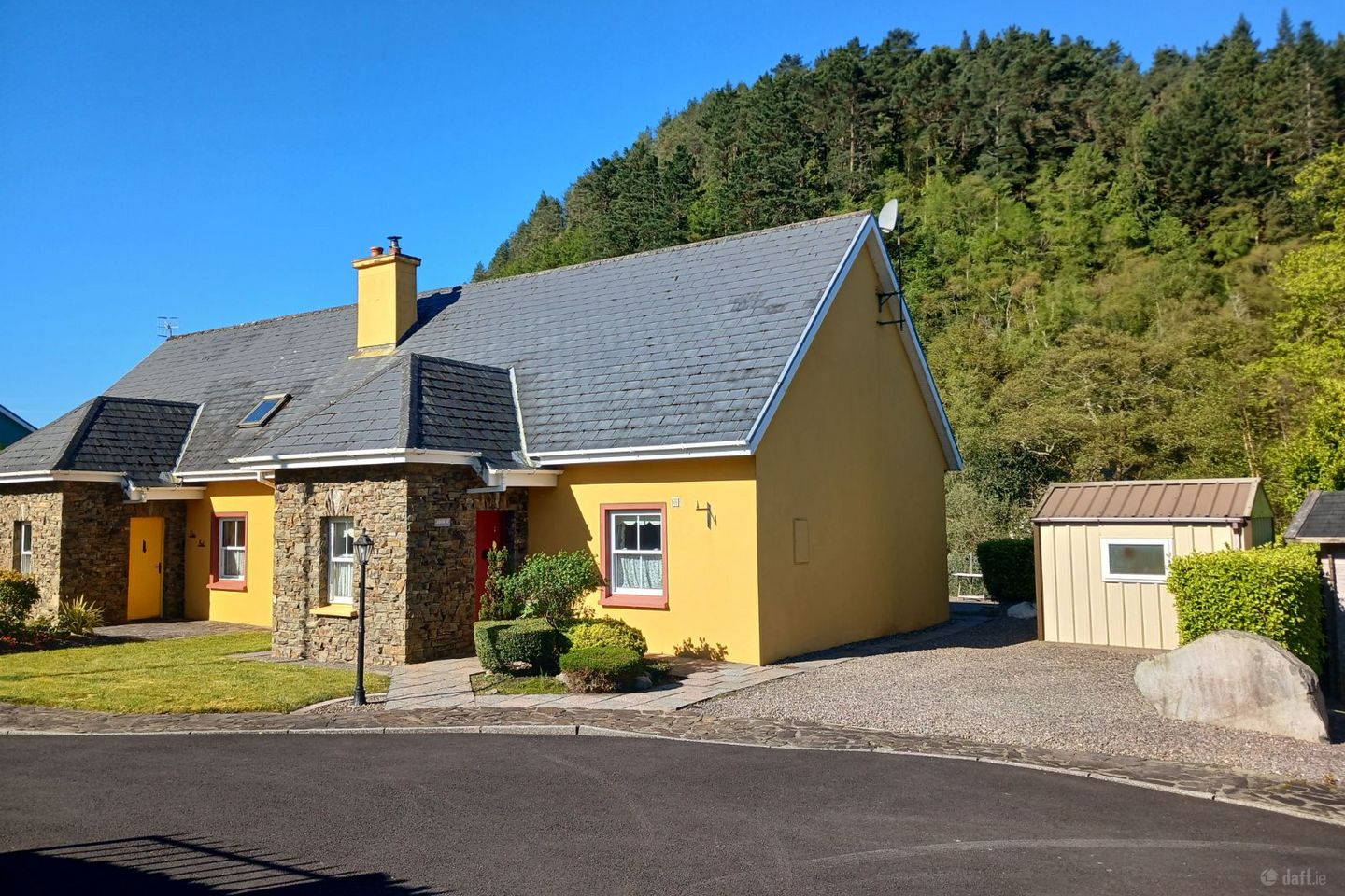 3 Stoney River Cottages, Glenbeigh, Co. Kerry, V93Y653