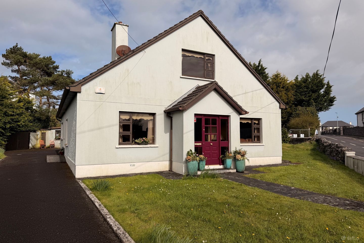Cottage Hill, Athenry Road, Loughrea, Co. Galway, H62AP92