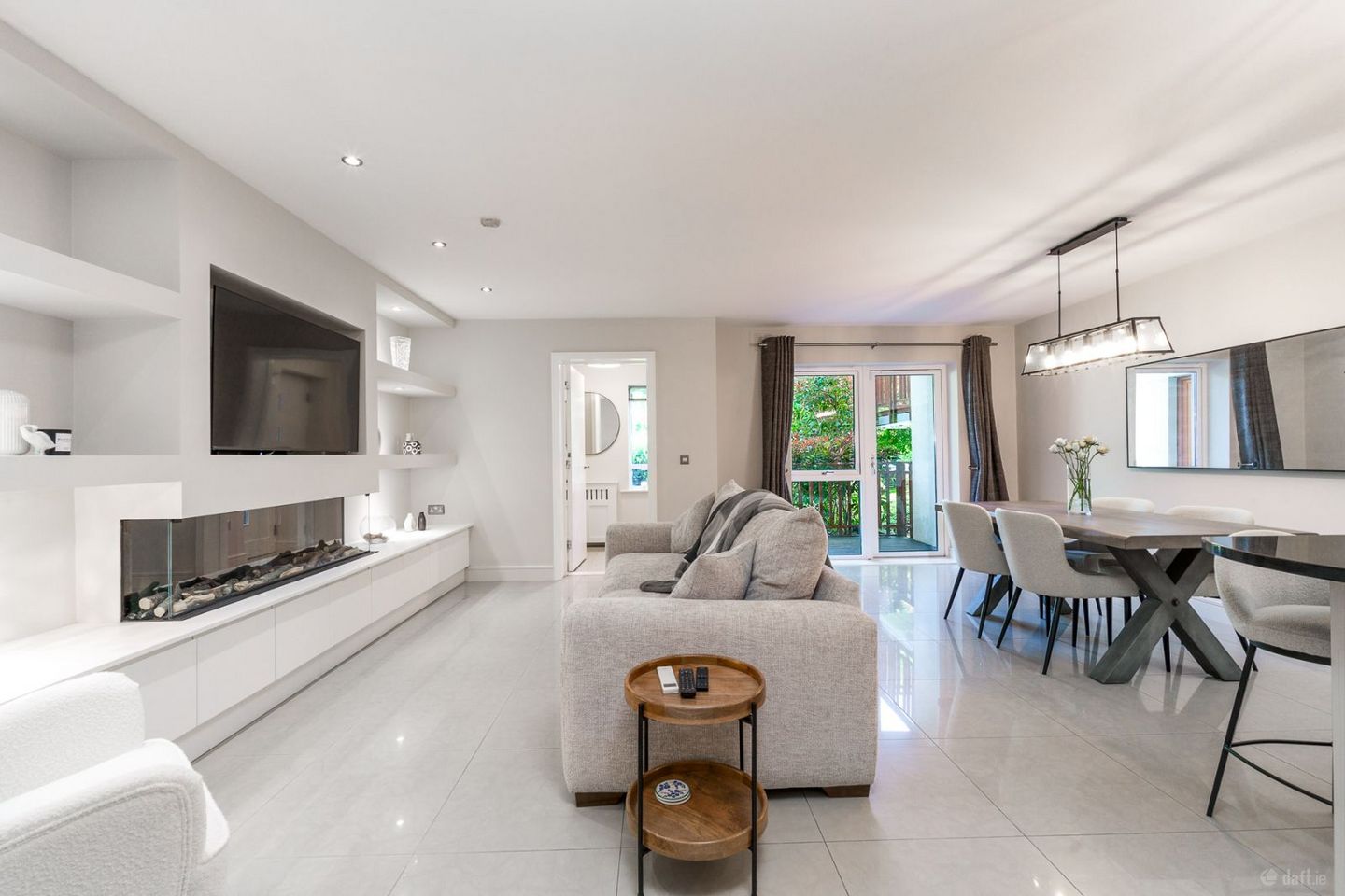 Brennanstown Square, Dublin 18, Brennanstown