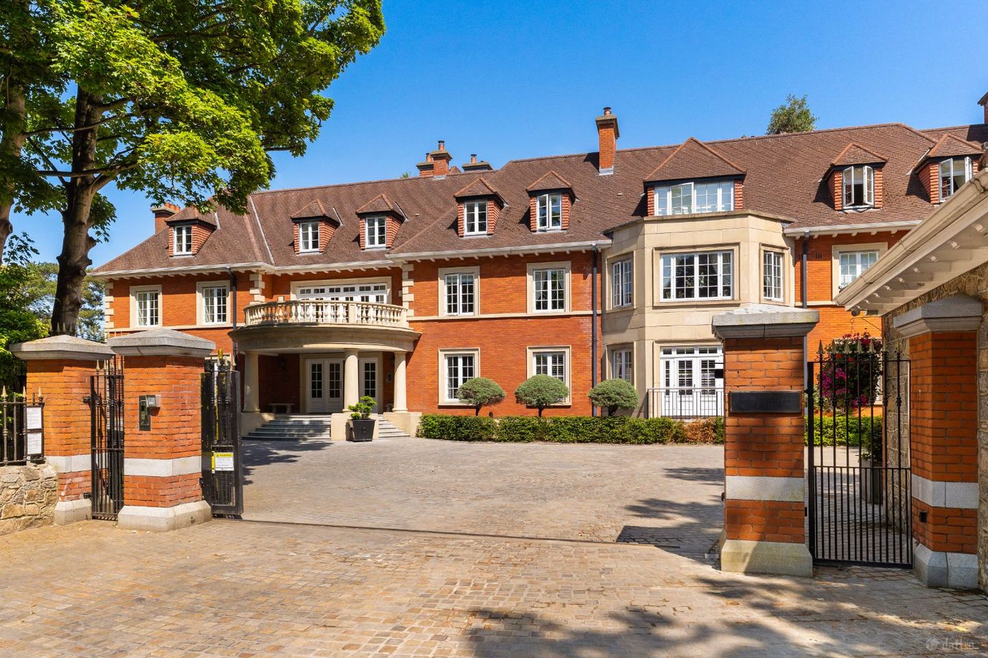 Apartment 26, Hollybrook, Foxrock, Dublin 18, D18AC65