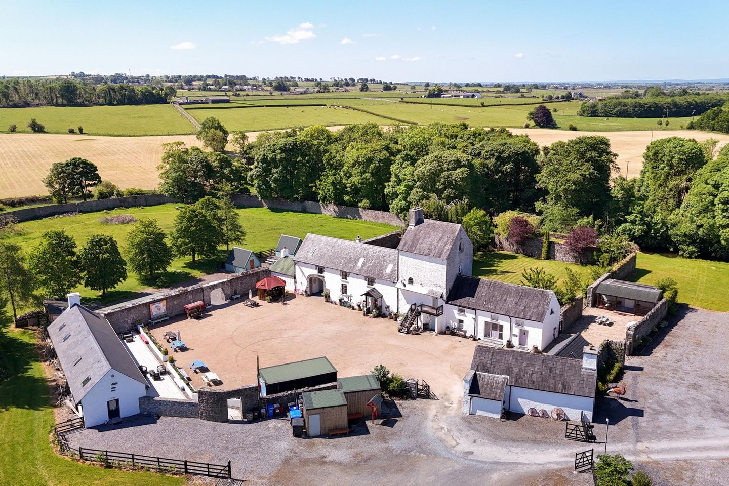 Whispering Willow, Brooklodge Demesne, Ballyglunin, Co. Galway, H54XC86