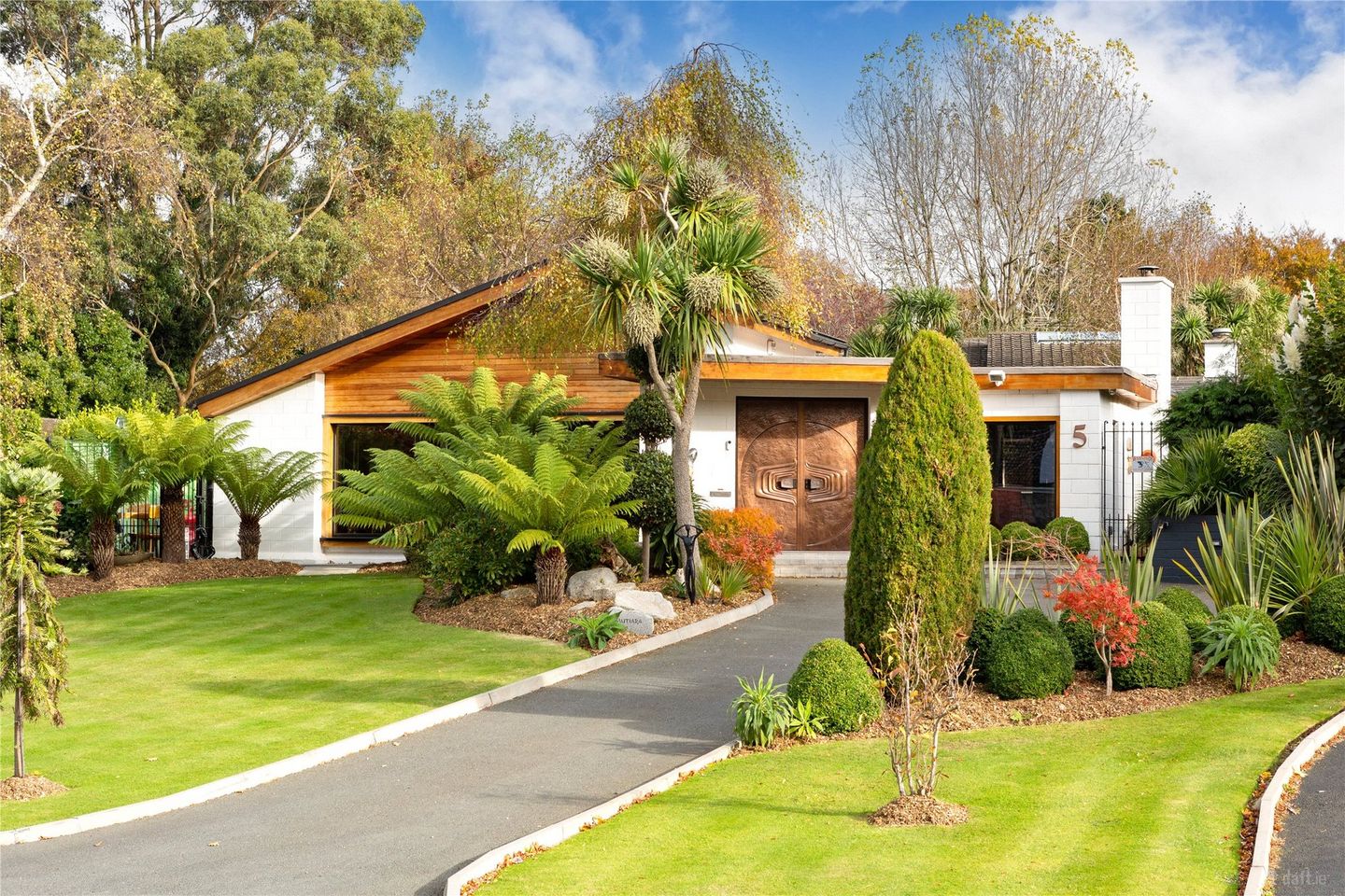 Mutiara, 5 Kilgobbin Heights, Stepaside, Dublin 18, D18F7H2