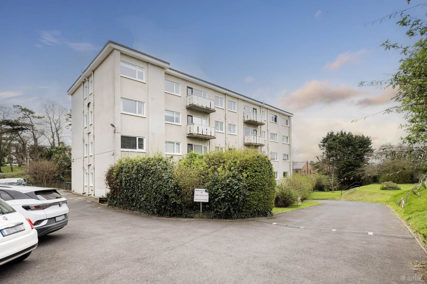 24 Hibernia, De Vesci Court, Monkstown, Co. Dublin, A96F688