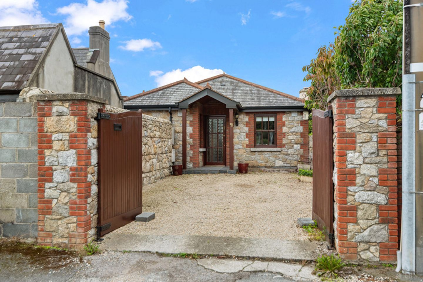 42a Barnhill Road
Dalkey, Co. Dublin