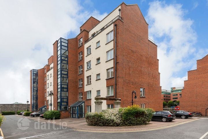 Apartment 115 Inishtrahull, Custom House Harbour Apartments