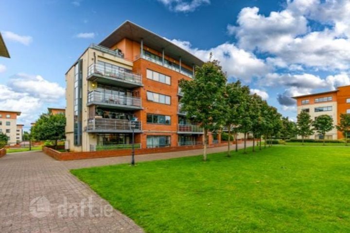 19 The Oval, Tullyvale, Cabinteely Dublin 18, Dublin 18, Dublin